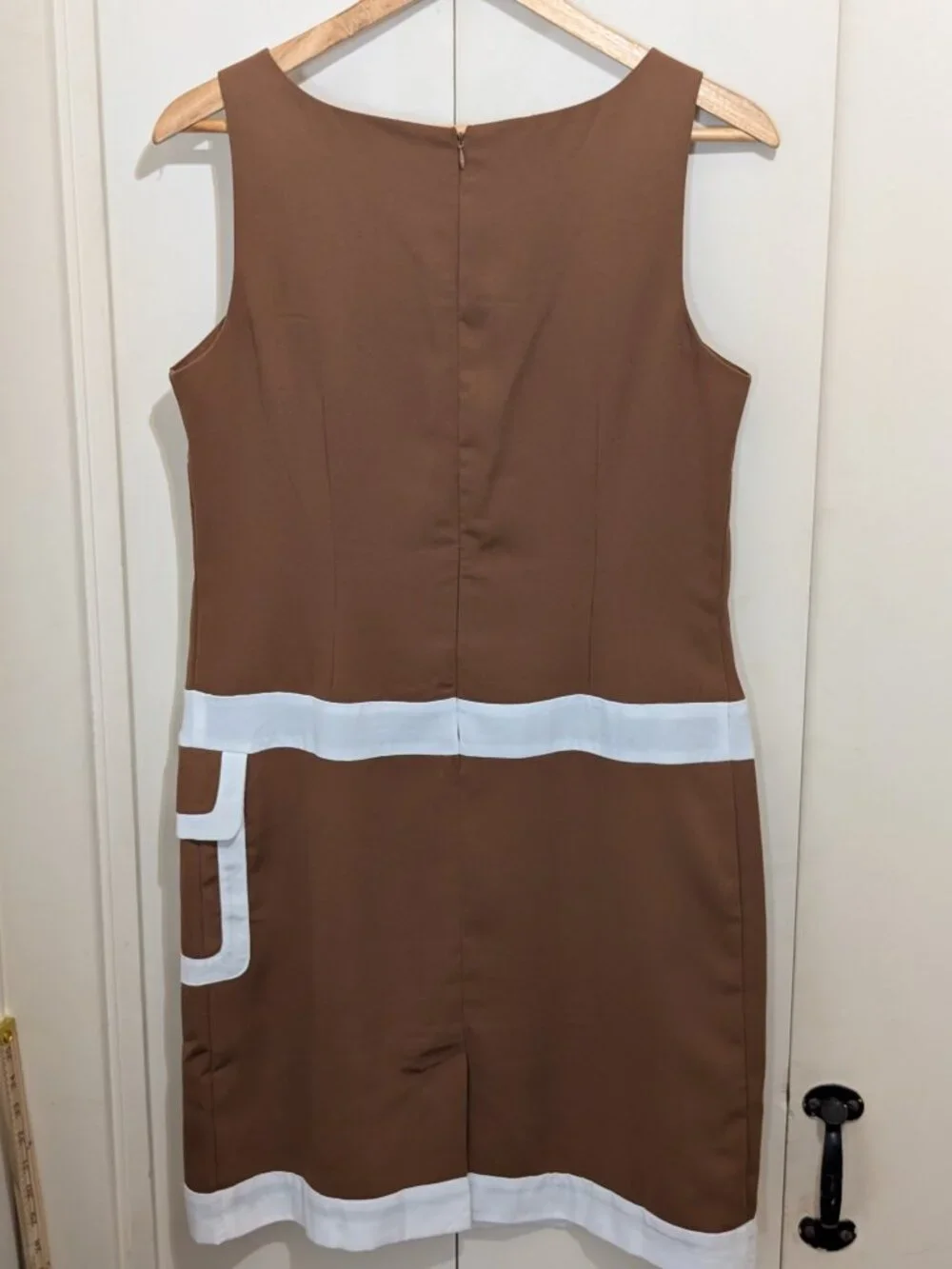 Metrostyle Dress - Nice  classic -Sleeveless -Brown & white -Sz 10 -100% Poly